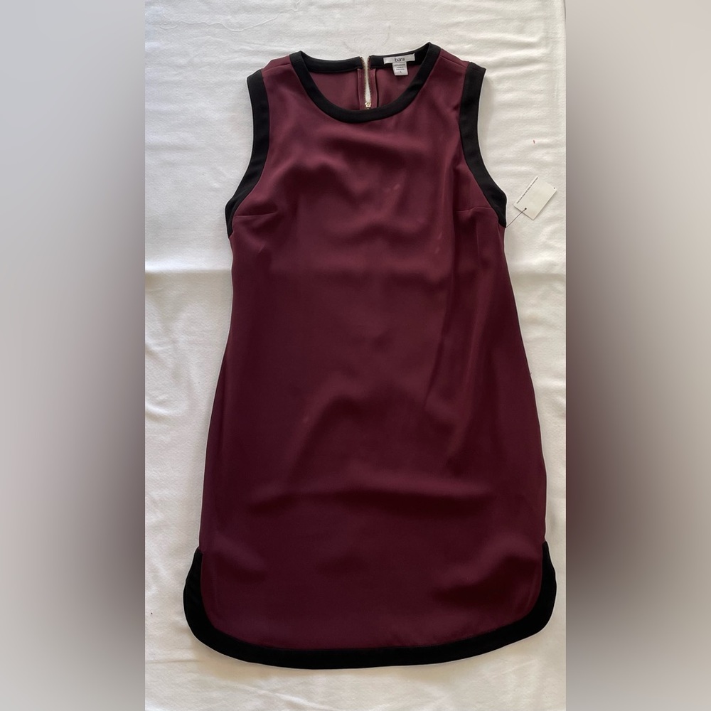 BAR III woman’s dress. Size Large. NWT.